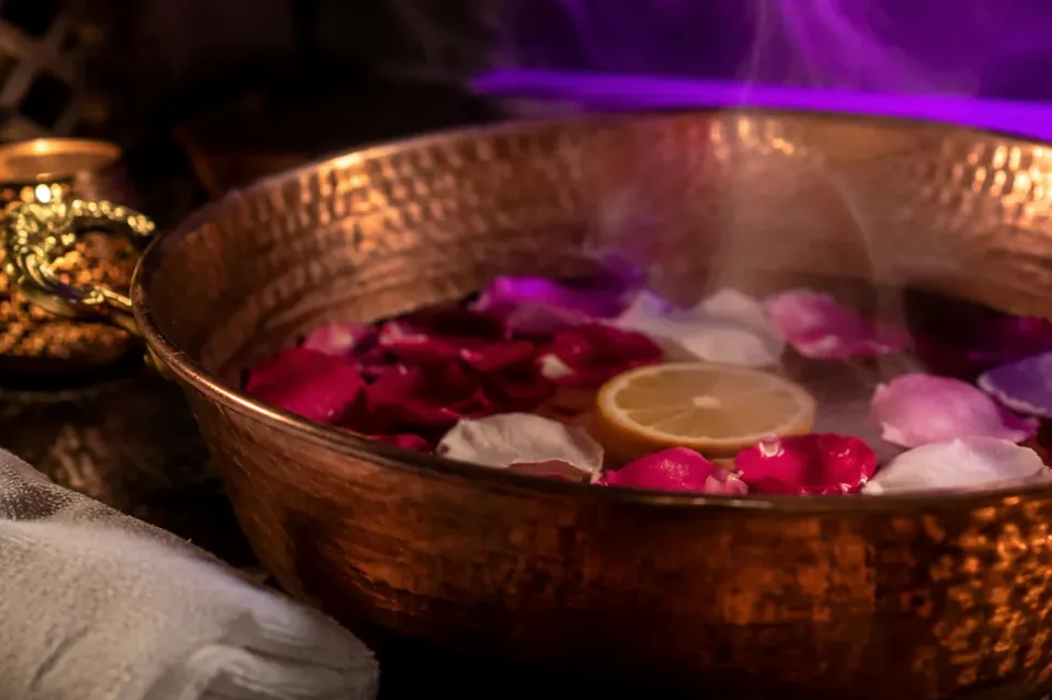 Elena Masaj Salonu — bakır leğende ayak bakımı